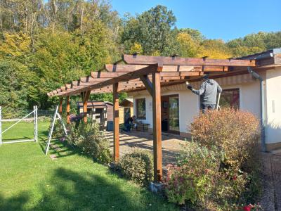 Ein neuer Anstrich für die Pergola